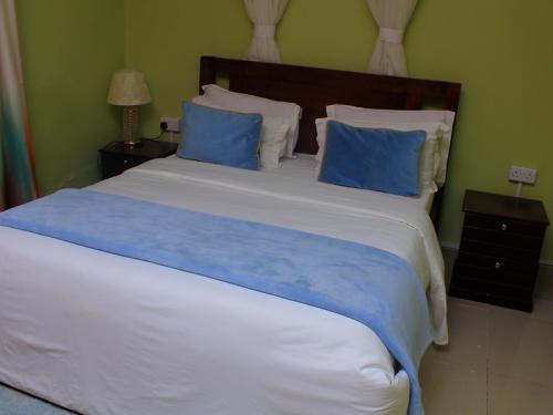 Hotel Rooms & facilities